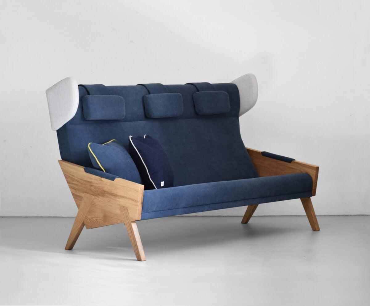 drewniana sofa trzyosobowa LIU w skandynawskim stylu, oryginalna granatowa sofa do salonu