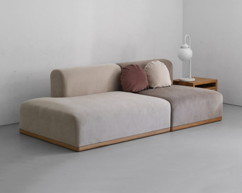 Nowoczesna minimalistyczna sofa modułowa do salonu. Nierozkładana sofa w stylu skandynawskim, beżowa sofa
