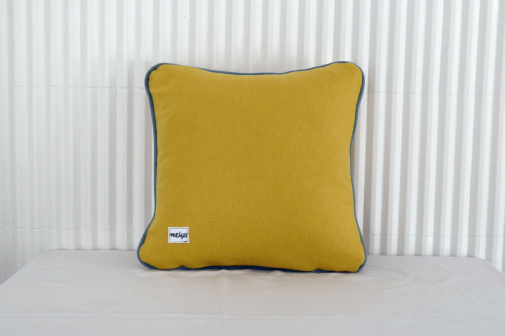 żółtą poduszka oryginalne poduszki na sofę, tekstylia domowe, piękne jaśki do salonu, nowoczesne poduszki, oryginalne tekstylia domowe,